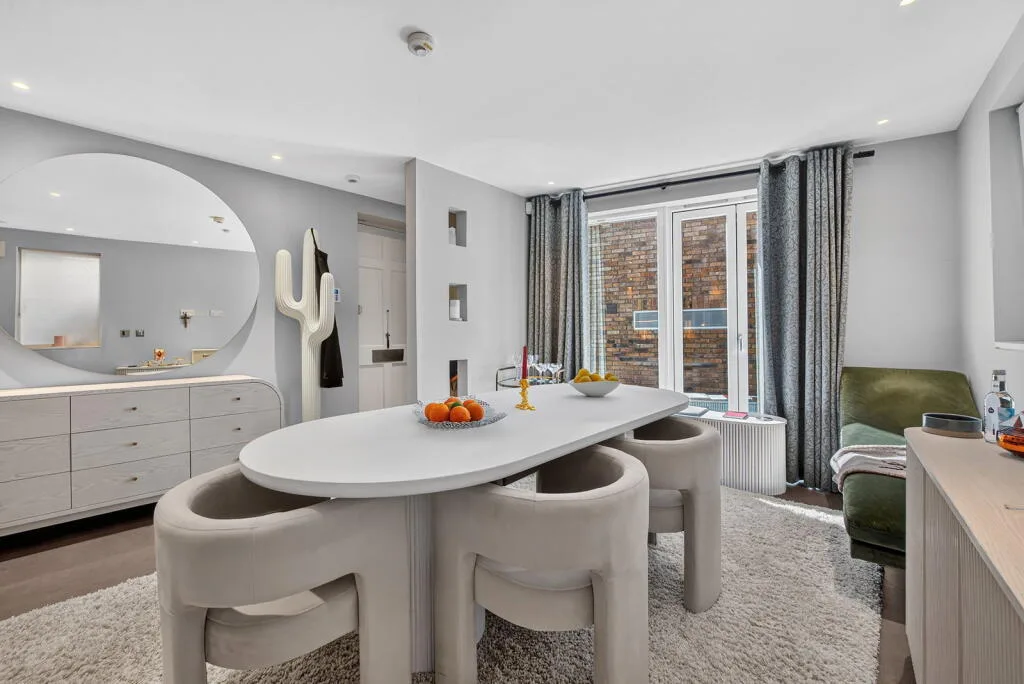 1 bedroom mews property for rent