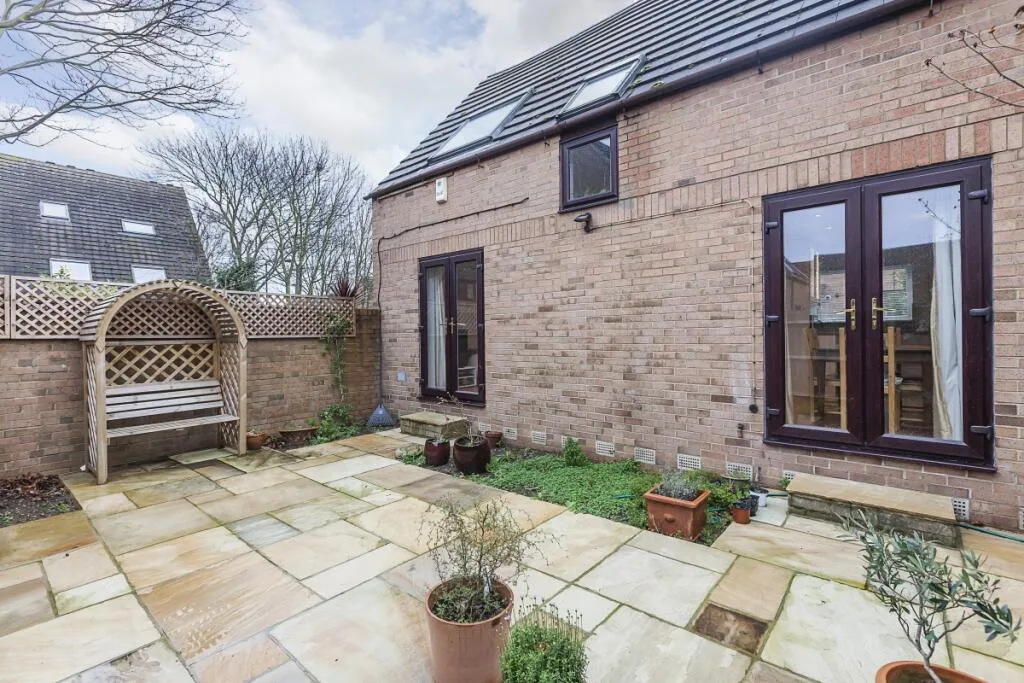 2 bedroom house for rent