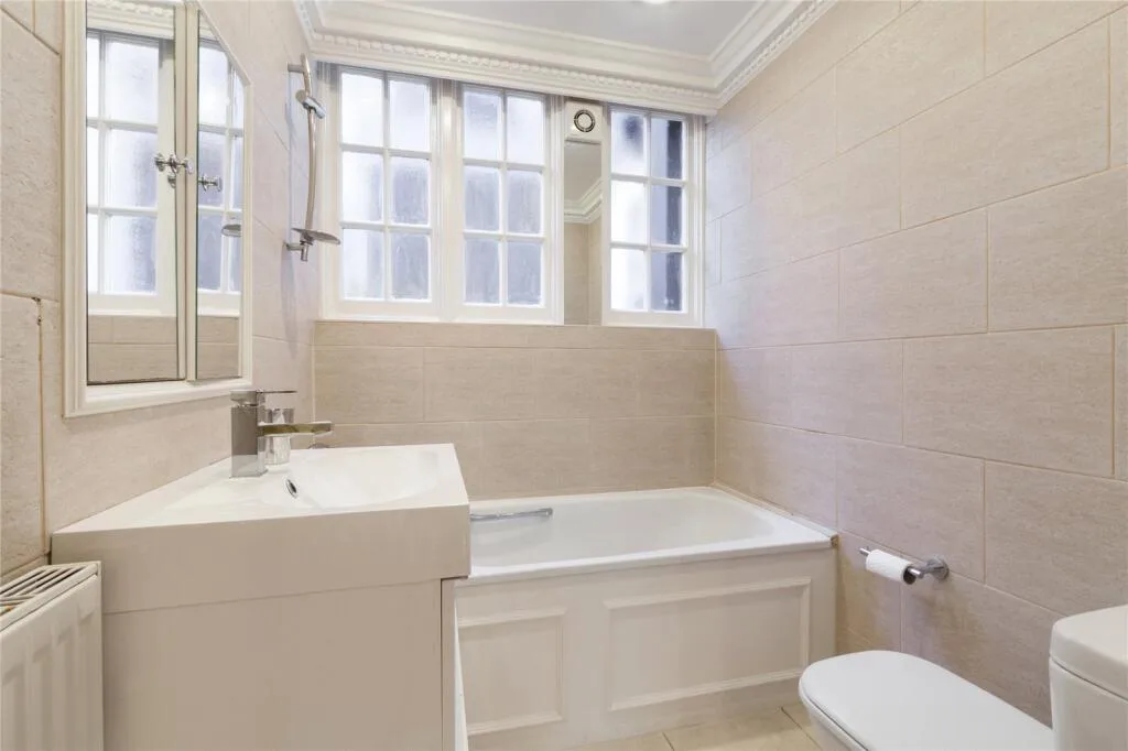 2 bedroom maisonette for rent