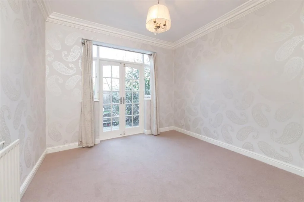 2 bedroom maisonette for rent