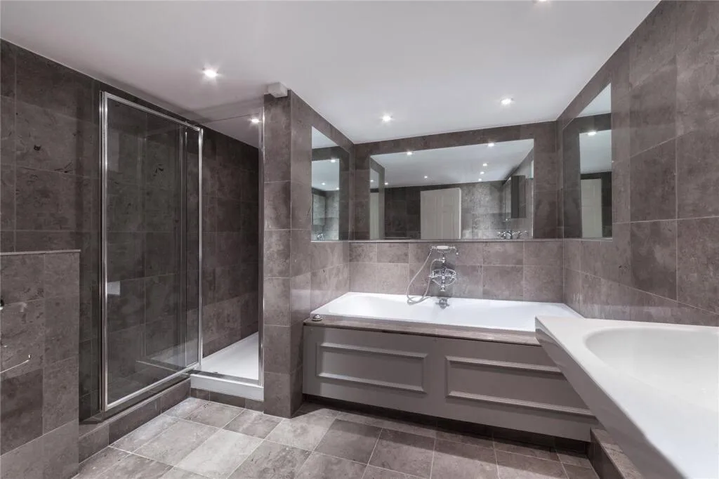 2 bedroom maisonette for rent