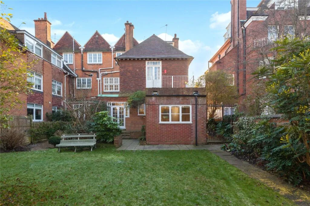 2 bedroom maisonette for rent