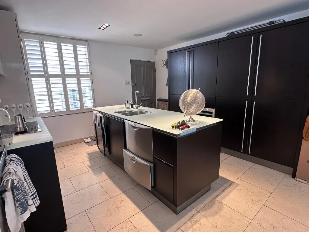 1 bedroom mews property for rent
