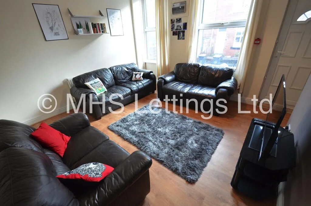 5 bedroom terraced house for rent