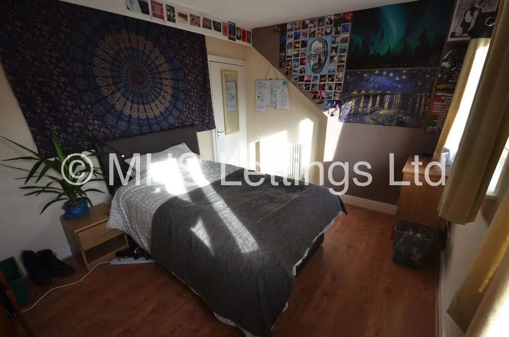 5 bedroom terraced house for rent