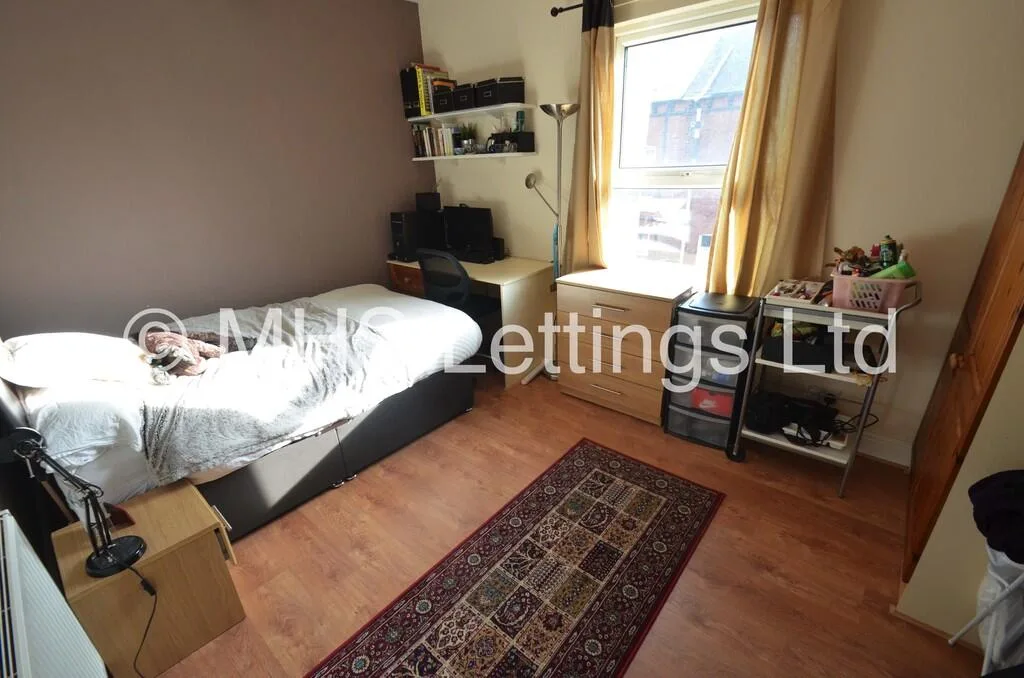 5 bedroom terraced house for rent
