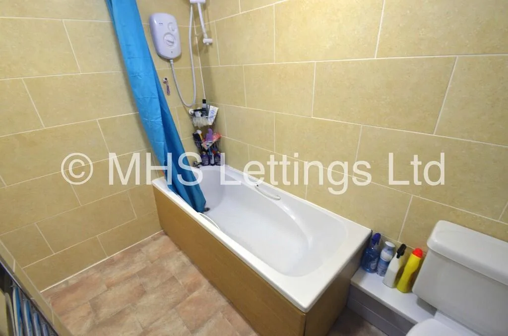 5 bedroom terraced house for rent