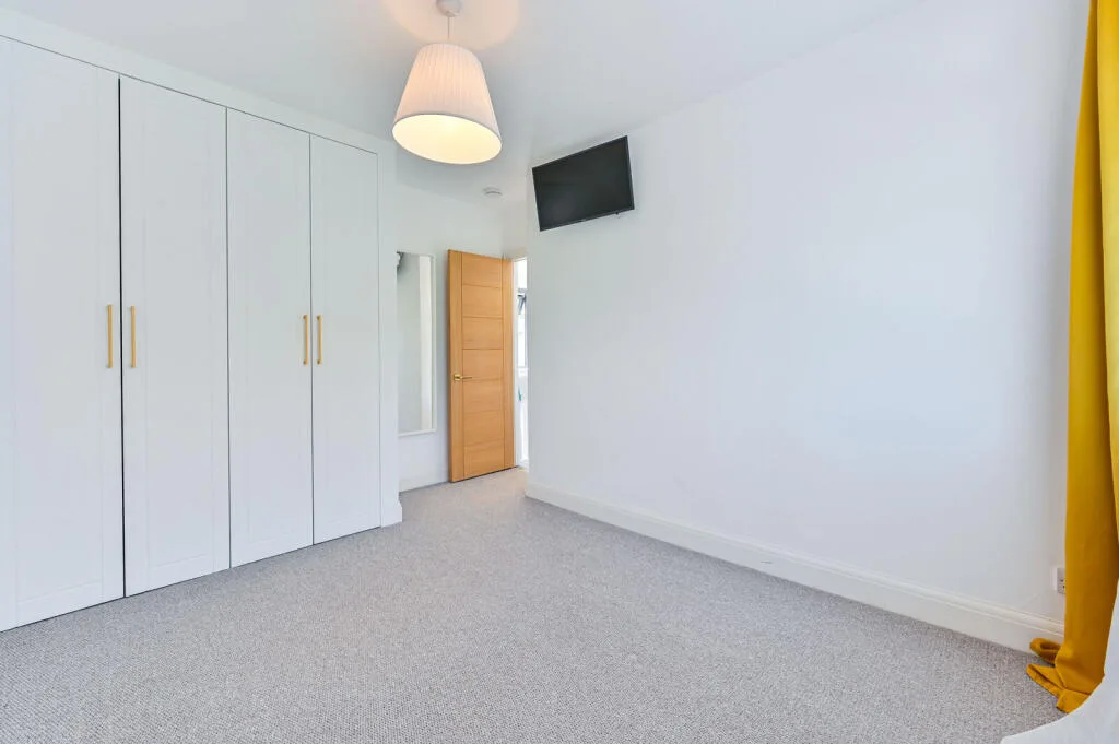4 bedroom semi-detached house for rent