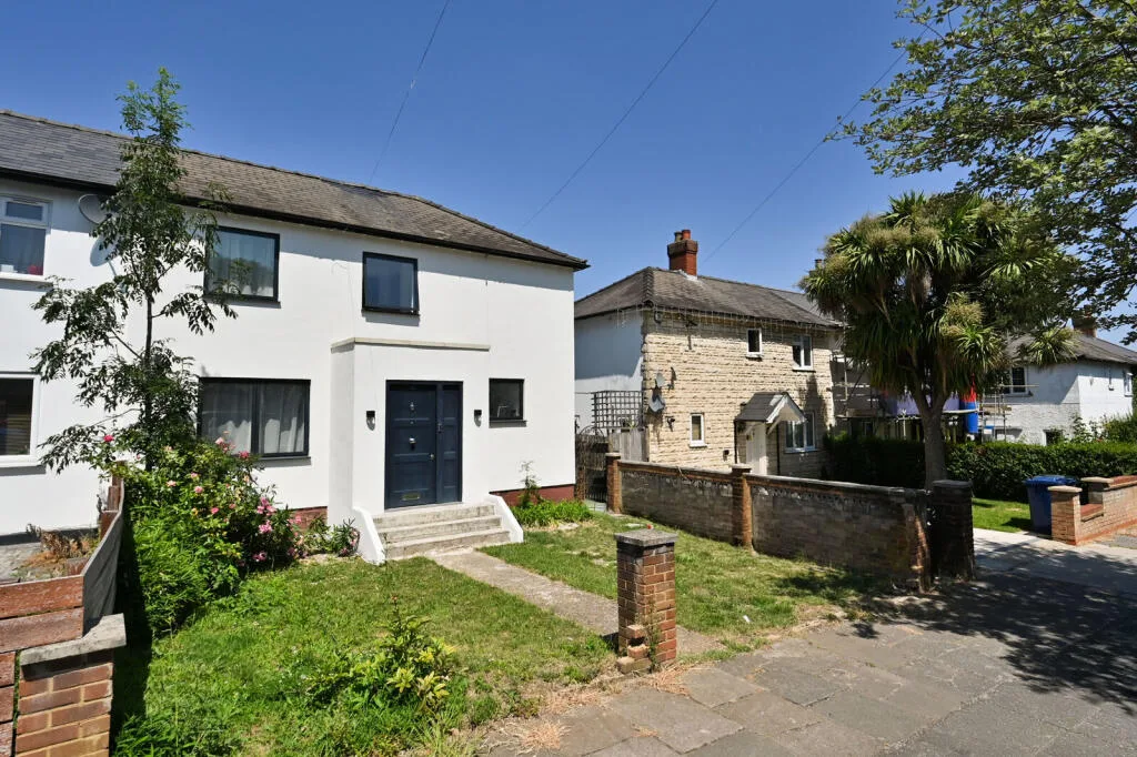 4 bedroom semi-detached house for rent