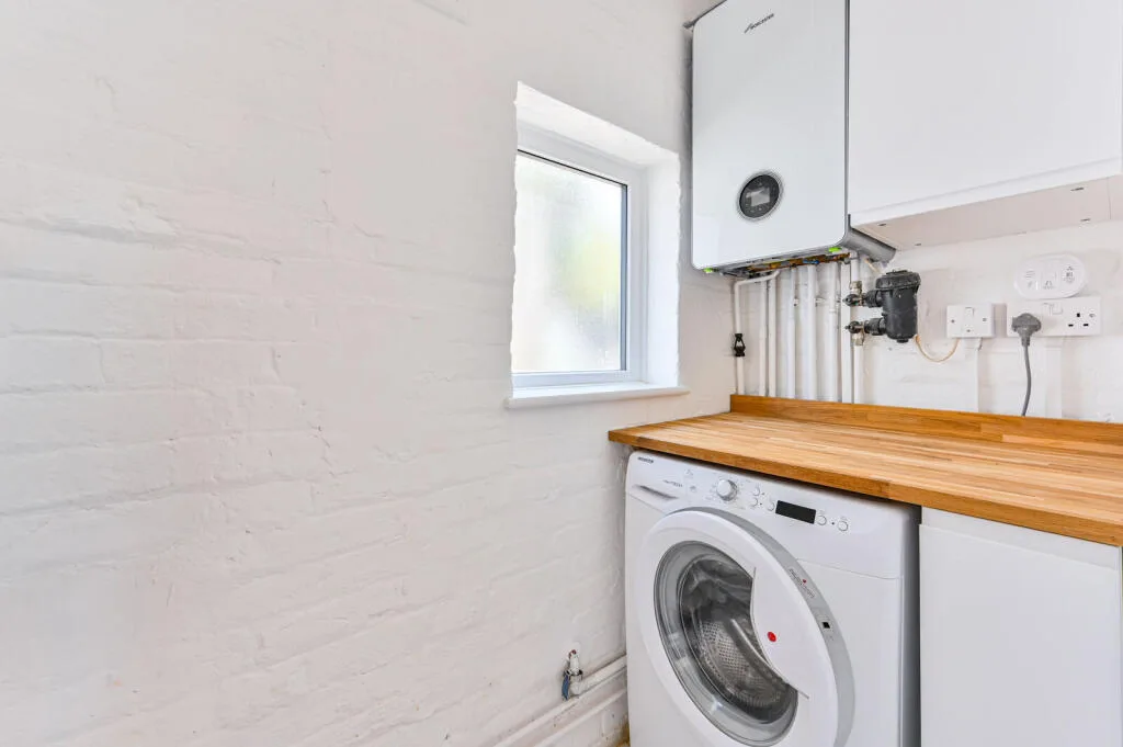 4 bedroom semi-detached house for rent