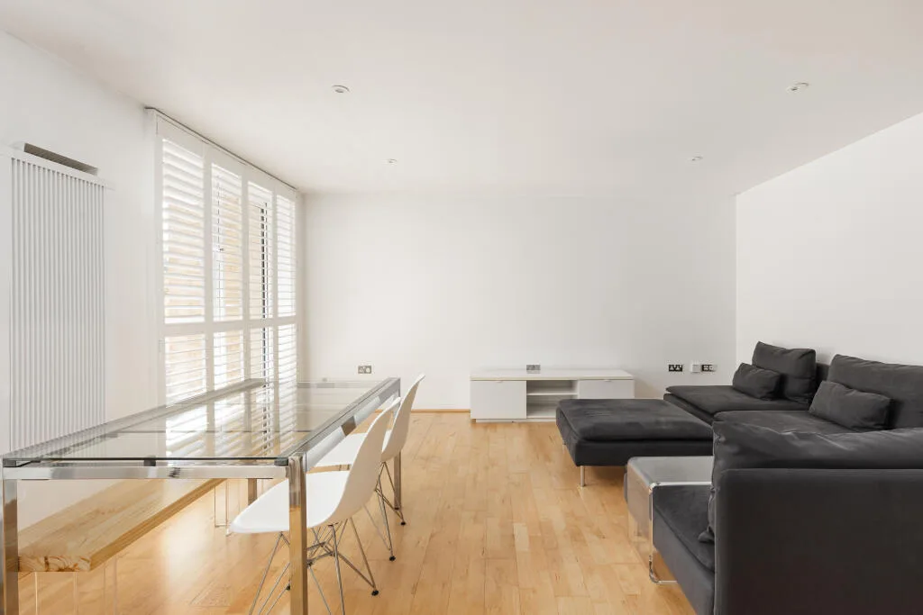 2 bedroom maisonette for rent