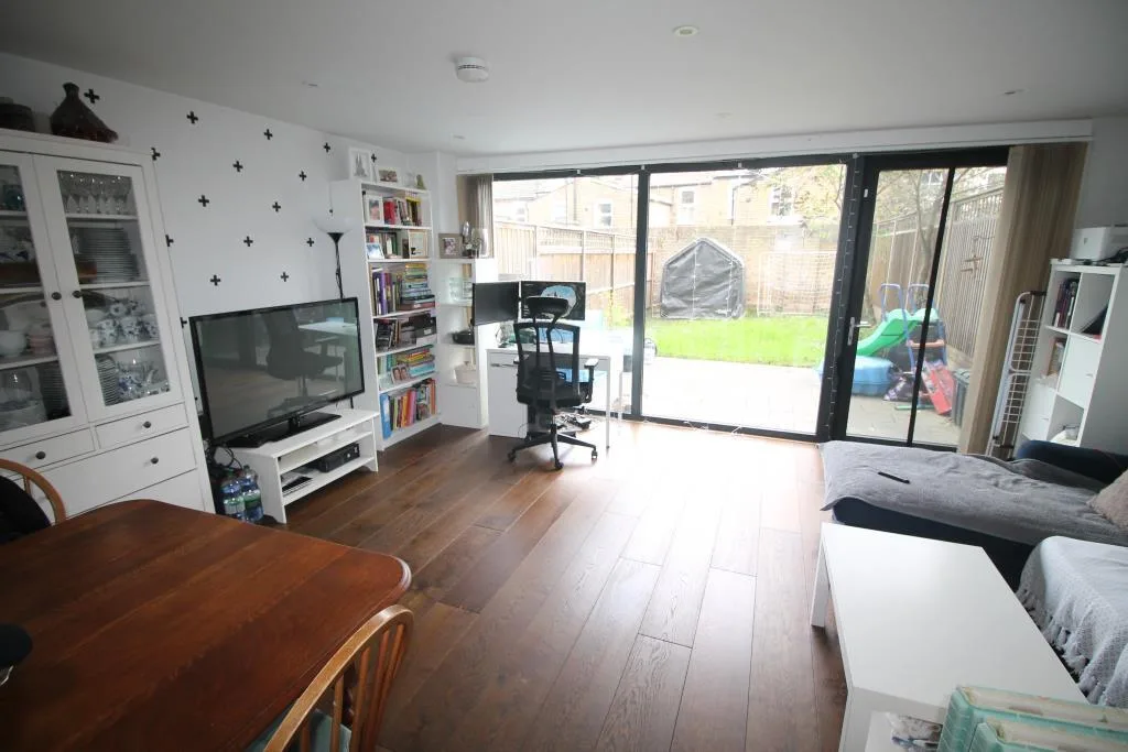 3 bedroom ground floor maisonette for rent