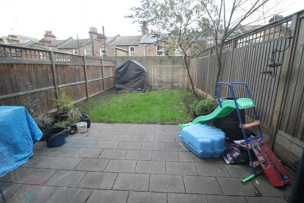 3 bedroom ground floor maisonette for rent