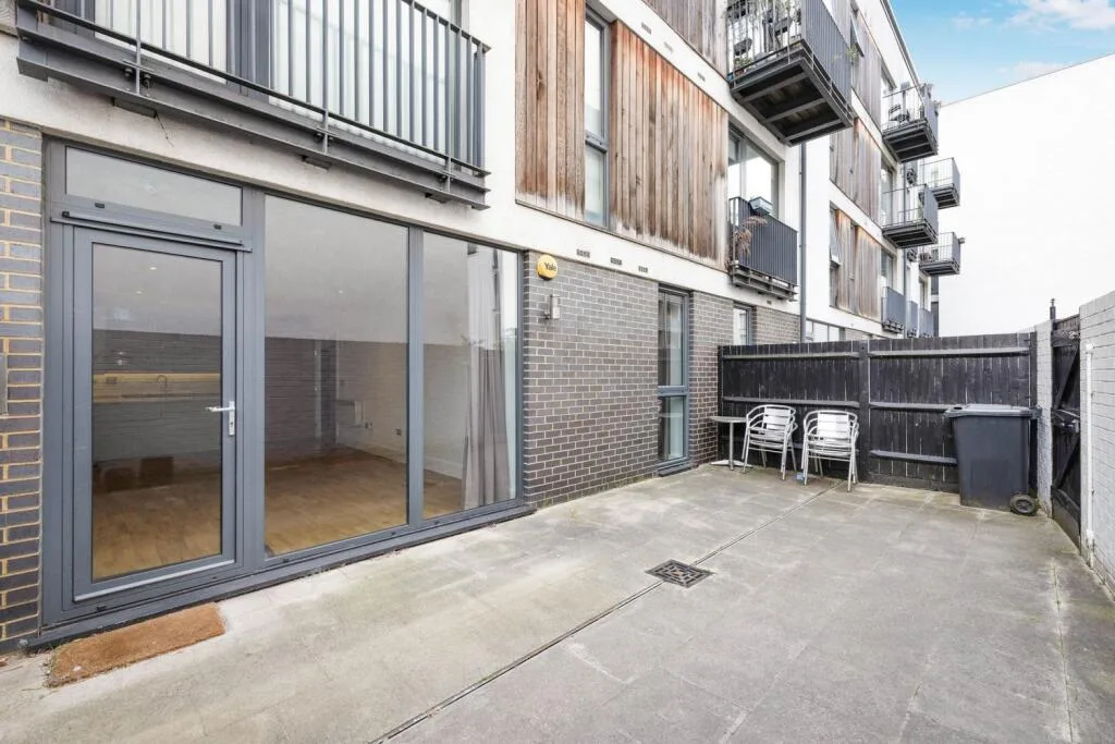 3 bedroom flat for rent