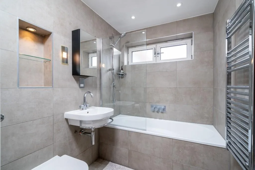 2 bedroom penthouse for rent