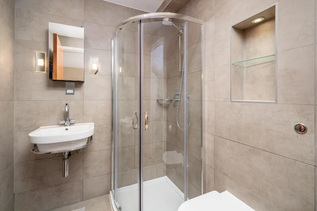 2 bedroom penthouse for rent