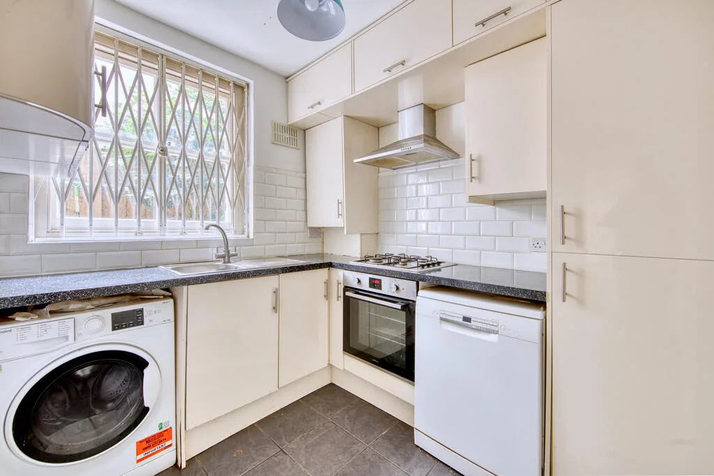 2 bedroom ground floor flat for rent