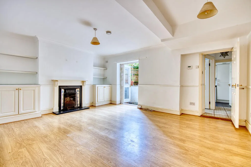 2 bedroom ground floor flat for rent