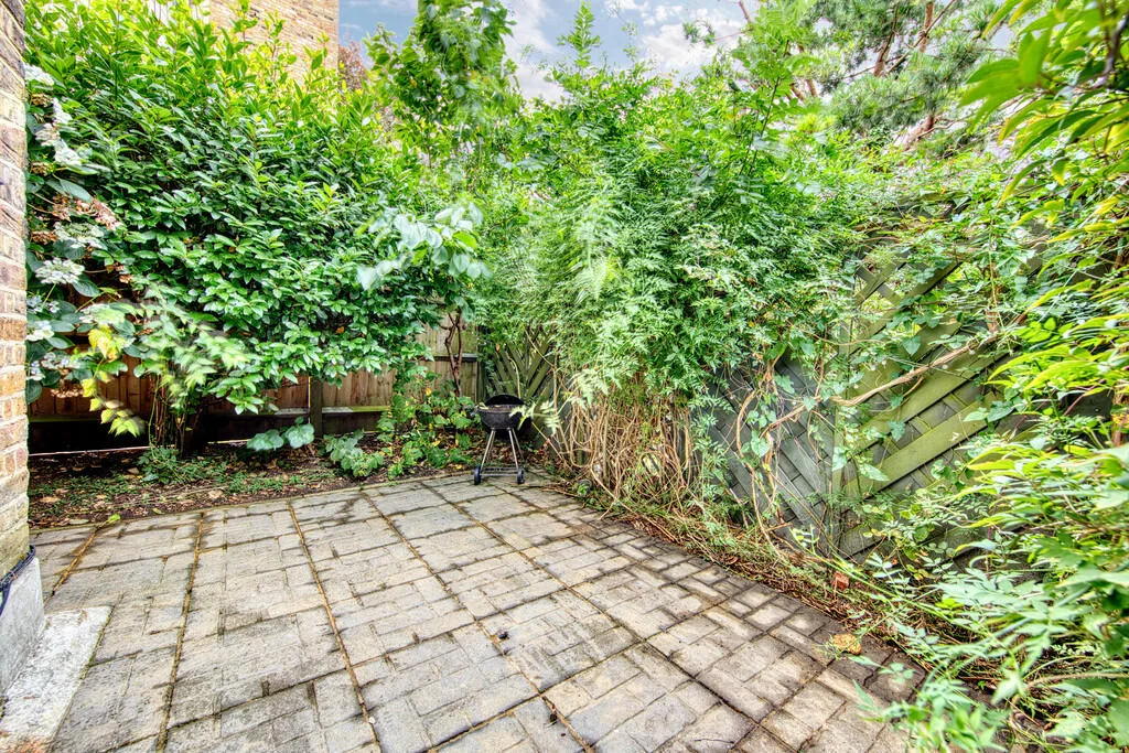 2 bedroom ground floor flat for rent