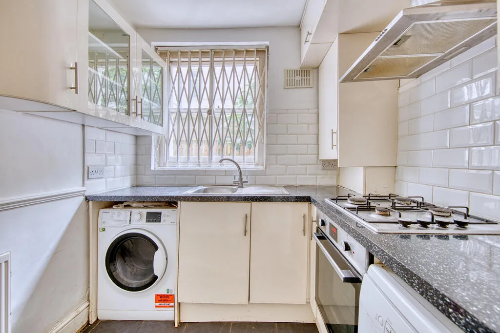 2 bedroom ground floor flat for rent