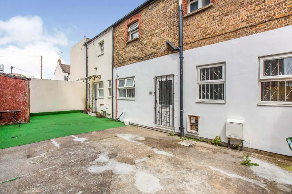2 bedroom semi-detached house for rent