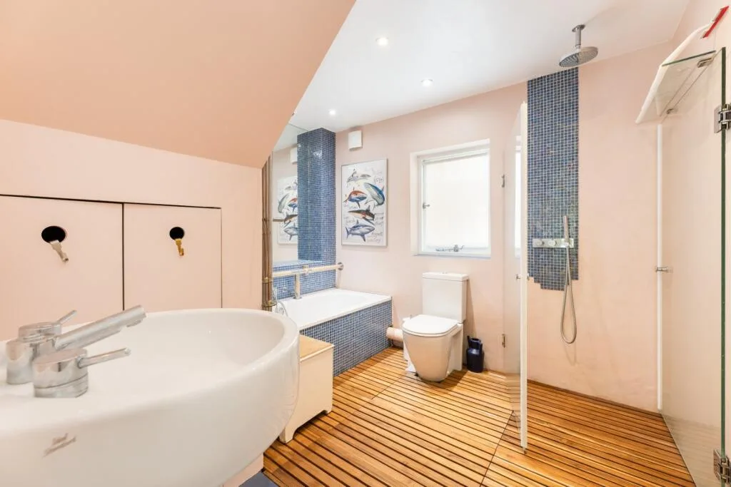 2 bedroom mews property for rent