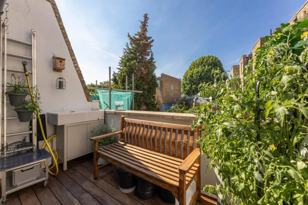 2 bedroom mews property for rent