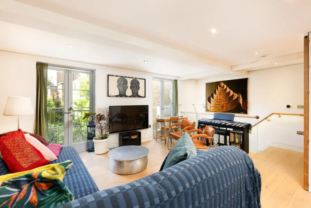2 bedroom mews property for rent