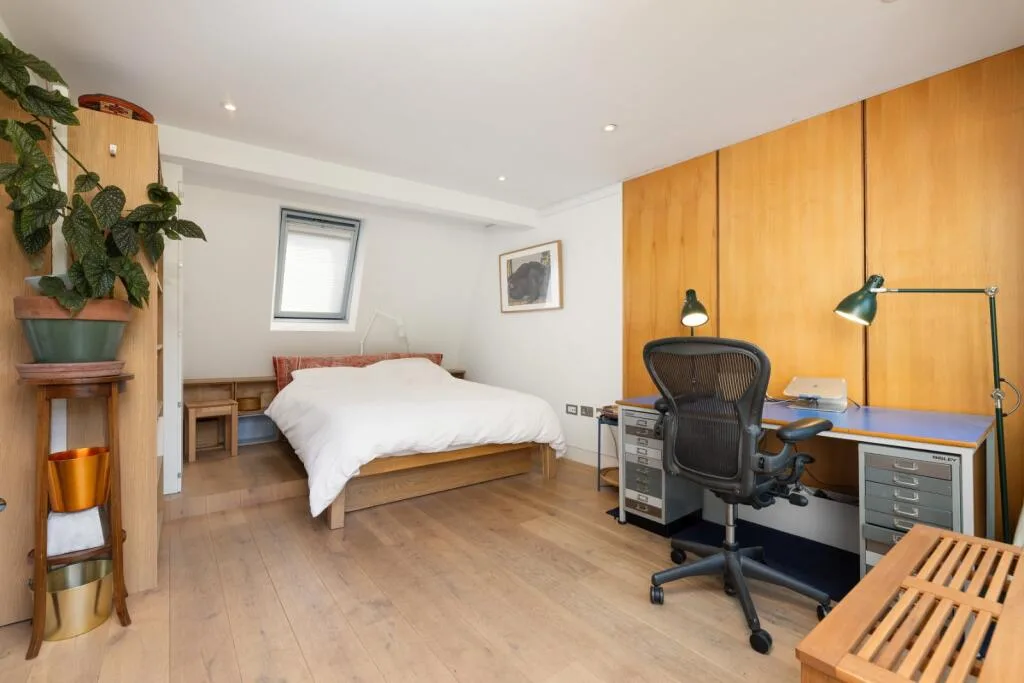 2 bedroom mews property for rent