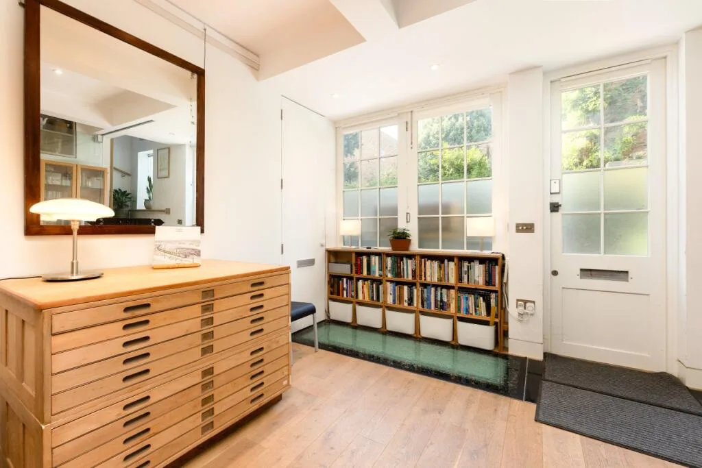 2 bedroom mews property for rent