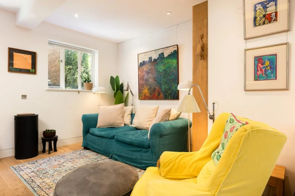 2 bedroom mews property for rent