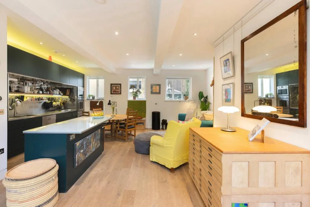 2 bedroom mews property for rent