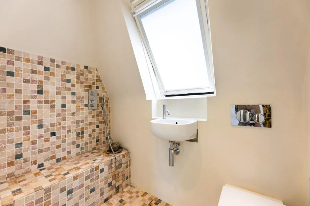 2 bedroom mews property for rent