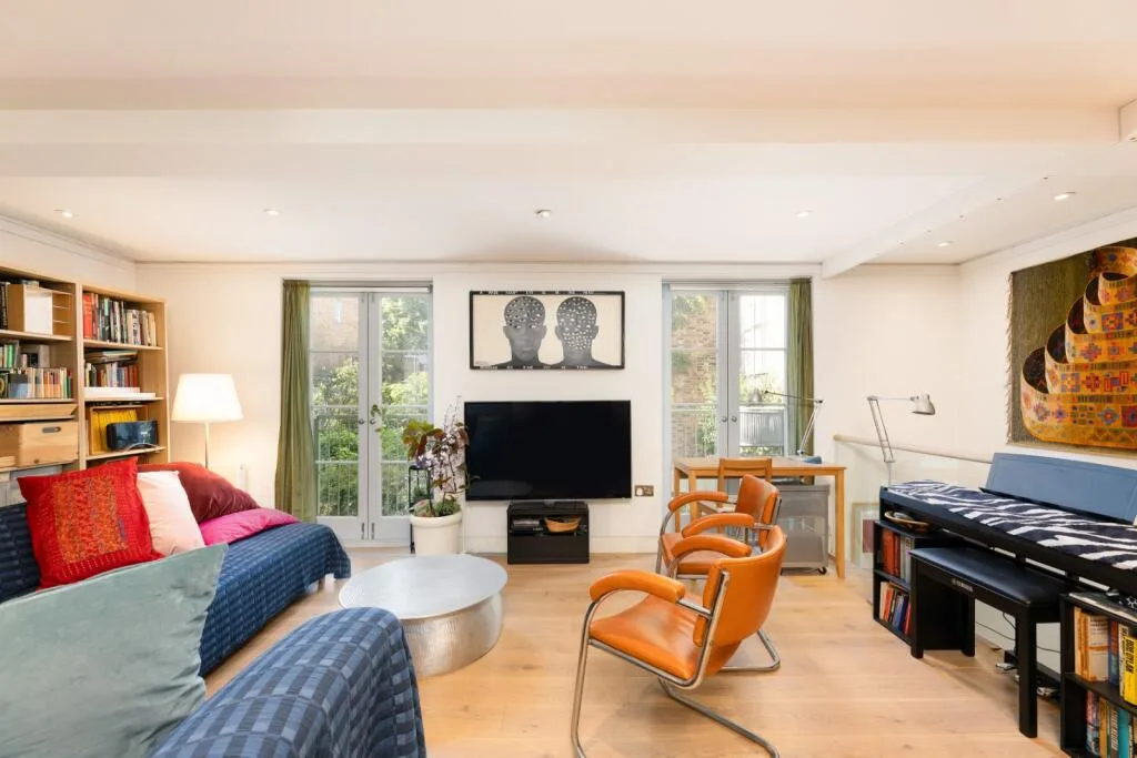 2 bedroom mews property for rent