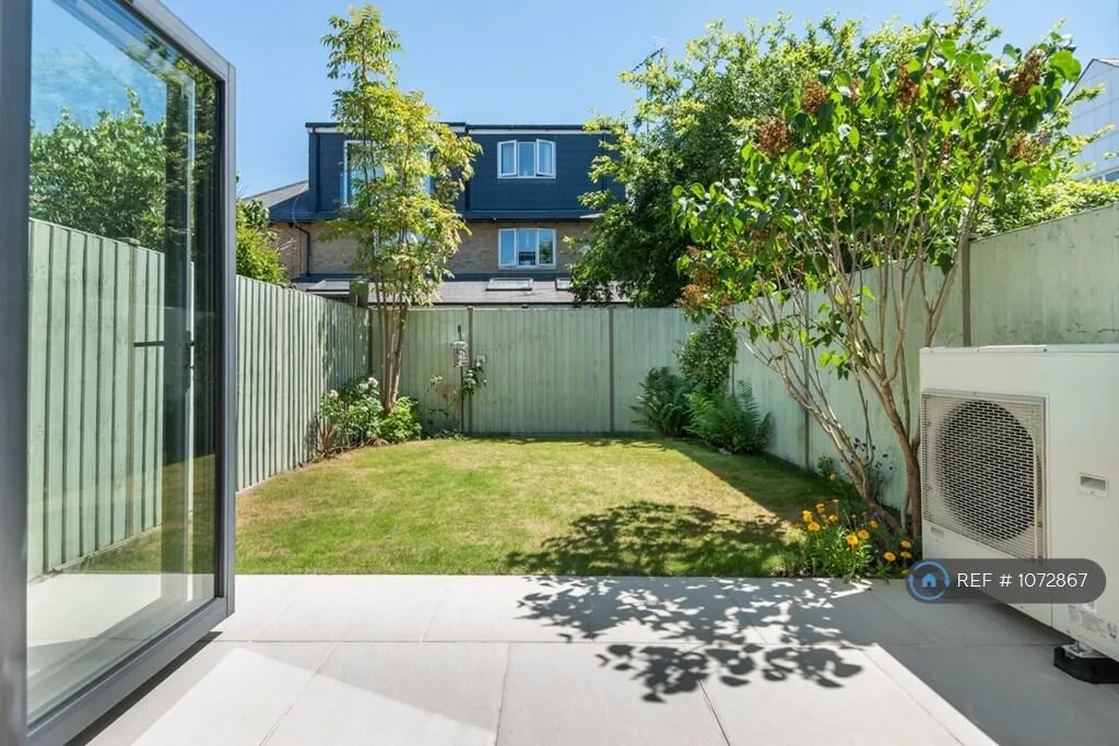 4 bedroom terraced house for rent