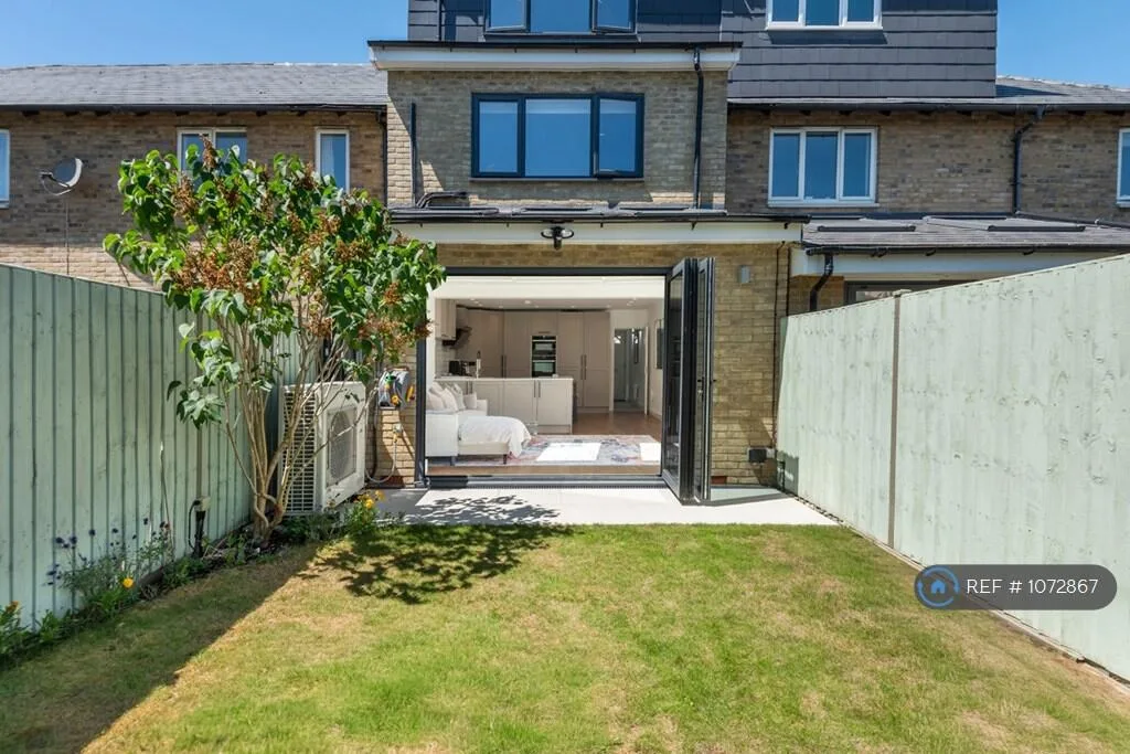 4 bedroom terraced house for rent
