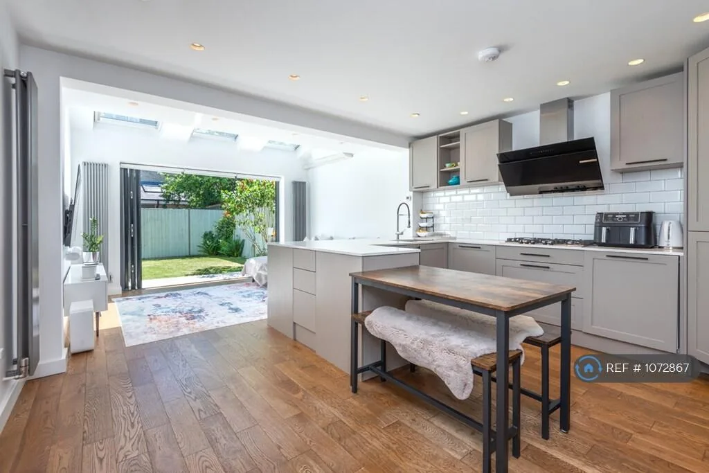 4 bedroom terraced house for rent