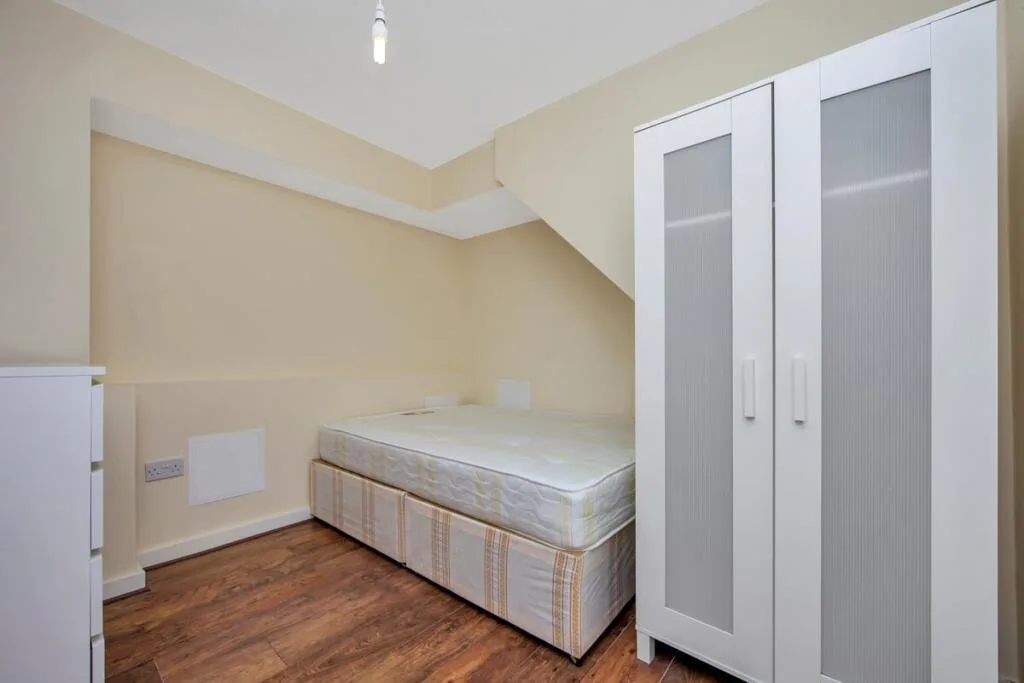 4 bedroom maisonette for rent