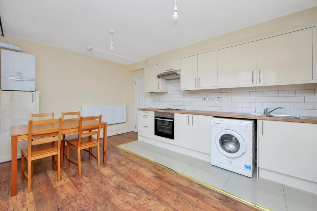 4 bedroom maisonette for rent