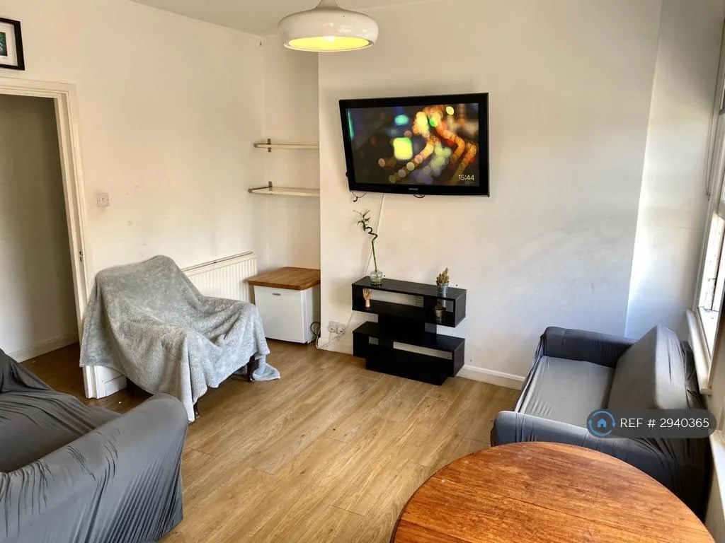 3 bedroom flat for rent