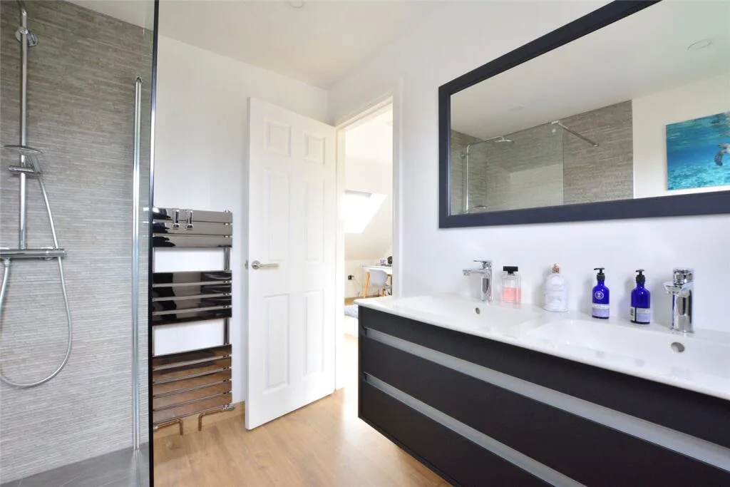 4 bedroom semi-detached house for rent