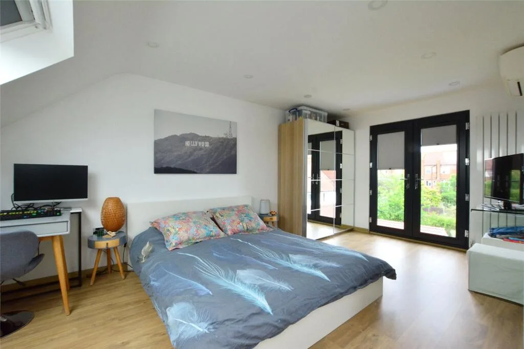 4 bedroom semi-detached house for rent