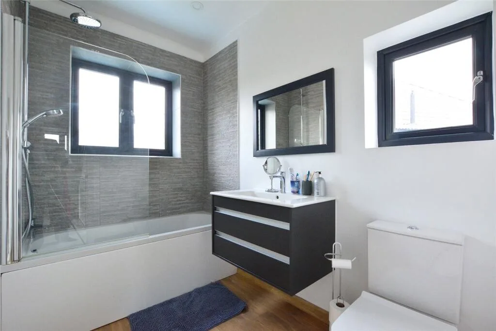 4 bedroom semi-detached house for rent