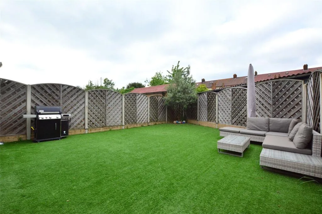 4 bedroom semi-detached house for rent