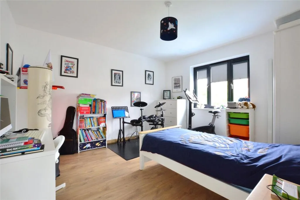 4 bedroom semi-detached house for rent