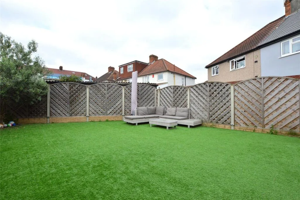 4 bedroom semi-detached house for rent