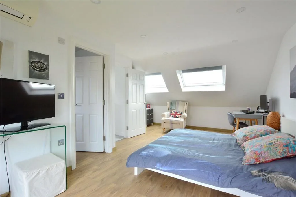 4 bedroom semi-detached house for rent