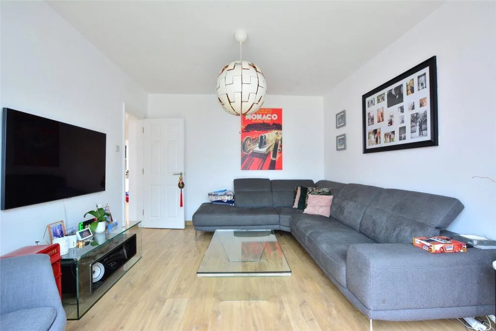 4 bedroom semi-detached house for rent