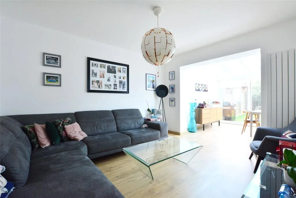 4 bedroom semi-detached house for rent