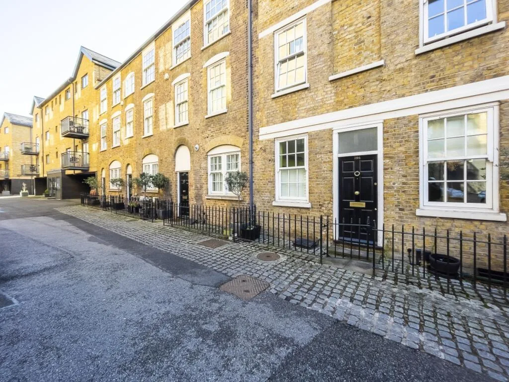 3 bedroom town house for rent
